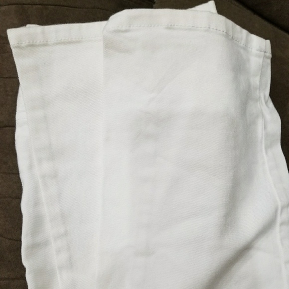 Gloria Vanderbilt - Picture 3 of 8